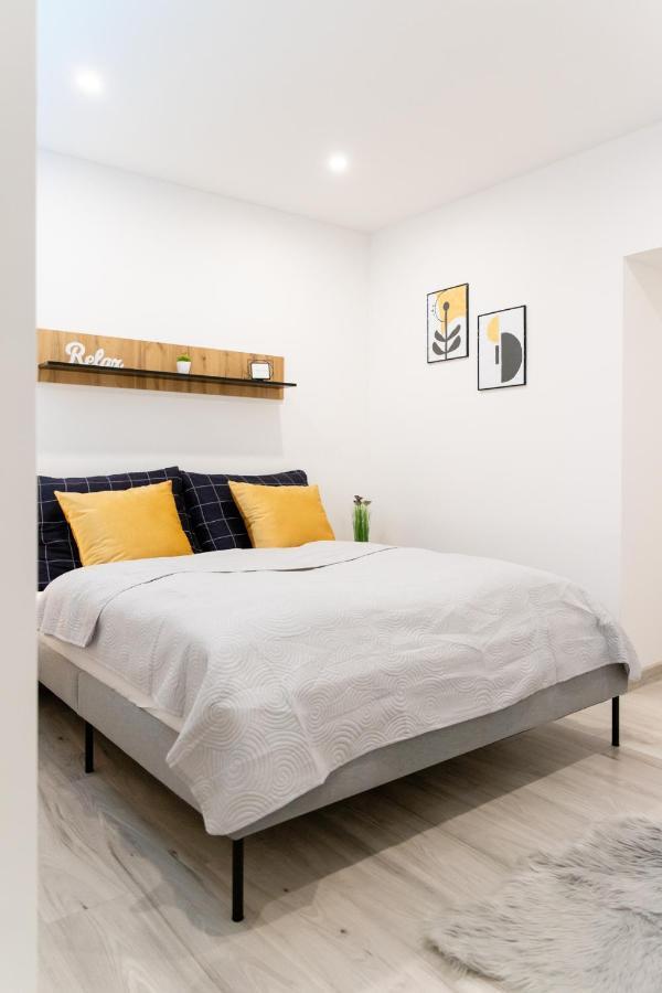 The Central Border Premium Apartment Štúrovo Esterno foto